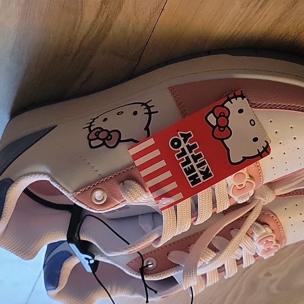 Hello Kitty - casual Court Sneakers Womens Size 7 - Picture 4 of 6